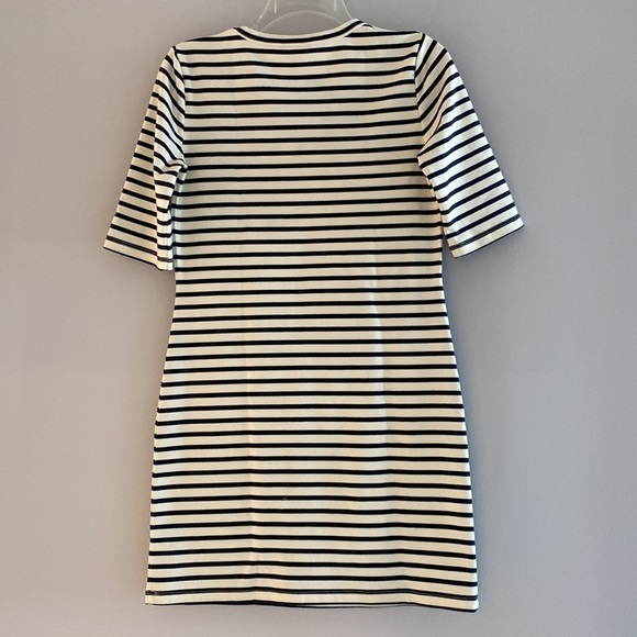Joe Fresh back and white striped short sleeve shift dress. Small
C - Picture 2 of 7